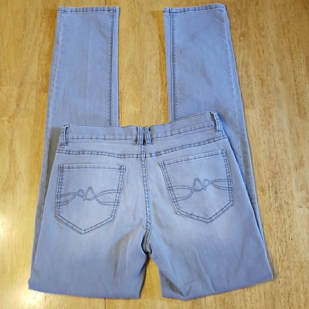 𝅺New York and Company  Gray Skinny Straight Jeans NY & C